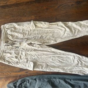 Athleta pants, size 2, farallon Cargo Crop, athletic sand color